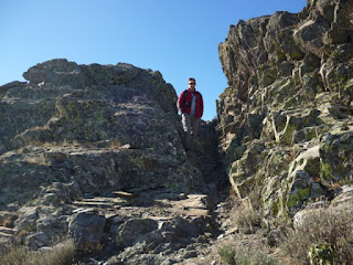 Sendero entre rocas Sendero entre rocas
