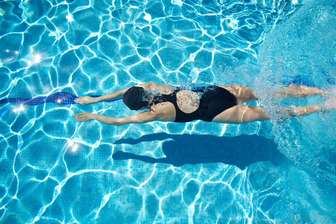 Natación en aguas transparentes Natación en aguas transparentes