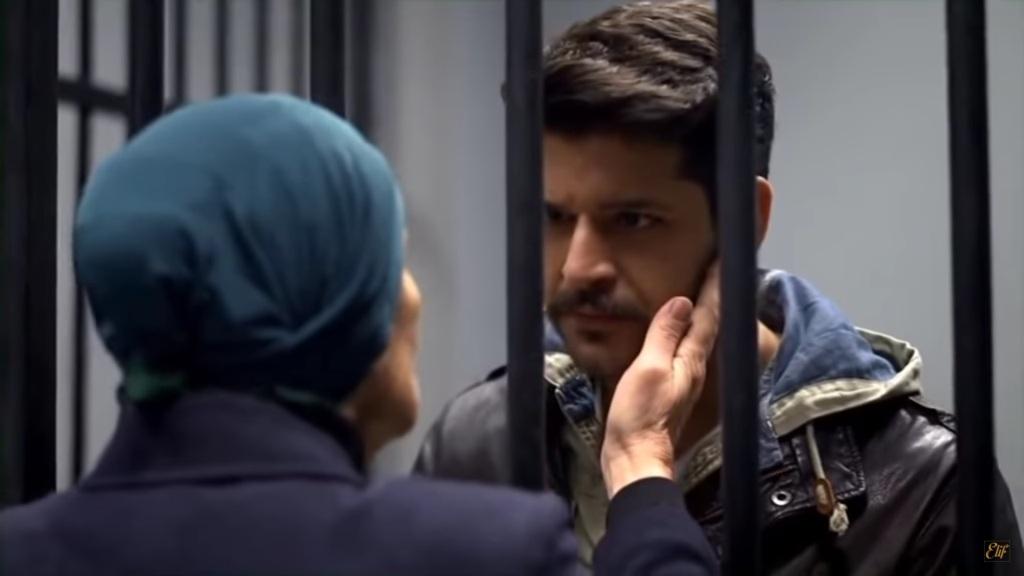 Elif odcinek 544: Selim decyduje się sprzedać firmę Arzu! Emiroglu nie mają już niczego! [Streszczenie + Zdjęcia]