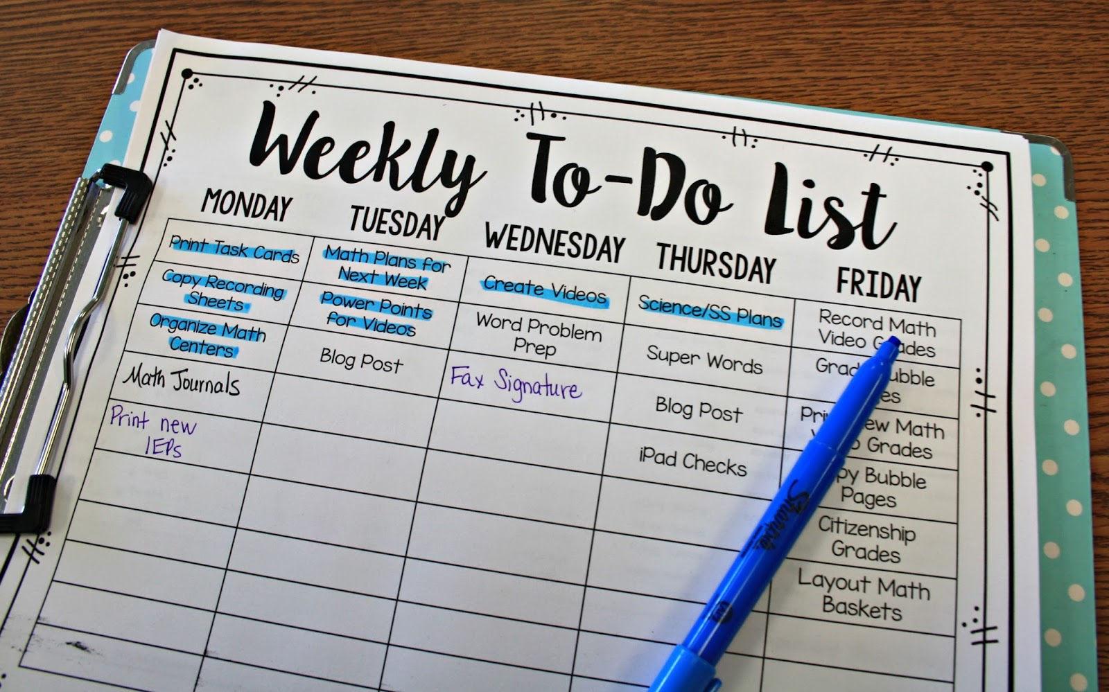 Utilizing this FREE weekly to do list helps keep home and school life on track. Keep your mind at ease knowing that you're on track for your goals.Organizing made simple for the teacher with a full plate that needs an editable template to stay on course. {teacher, freebie, printable}