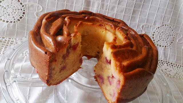 bundt cake bizcocho fresas mascarpone queso jugoso desayuno merienda postre receta horno 