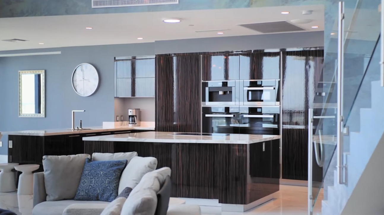 High-End Home Interior Design Tour vs. 211 Town Line Road Barrie, ON - Sotheby's International Realty Canada
