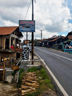 Papan petunjuk Kupat Tahu Mangunreja. Papan petunjuk Kupat Tahu Mangunreja.
