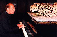 David Helfgott al piano El músico David Helfgott al piano