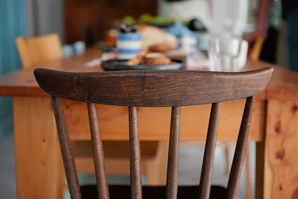THE CAREGIVERS' LIVING ROOM A Blog by Donna Thomson: THE EMPTY CHAIR AT