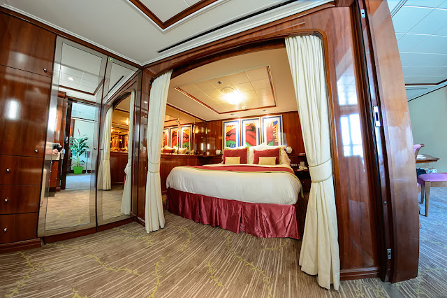 Suite 14014 Bedroom on the Norwegian Pearl