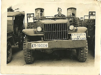 En la Escuela de Conductores.  Profesor era un tal Sierra, veterano, es decir, de la quinta del 55