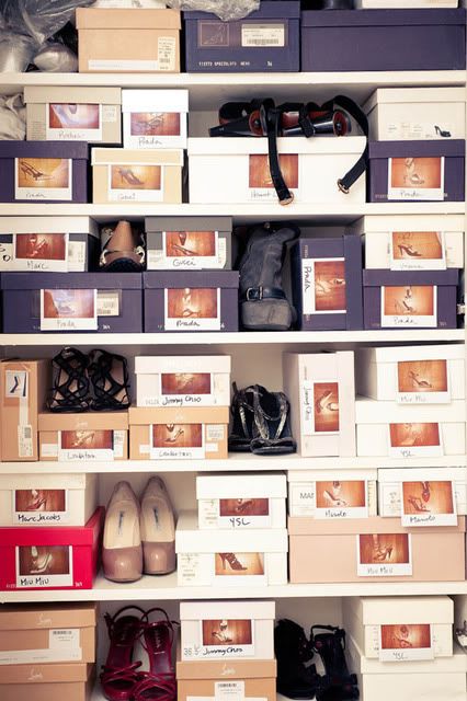 Organizar las cajas de zapatos en el armario