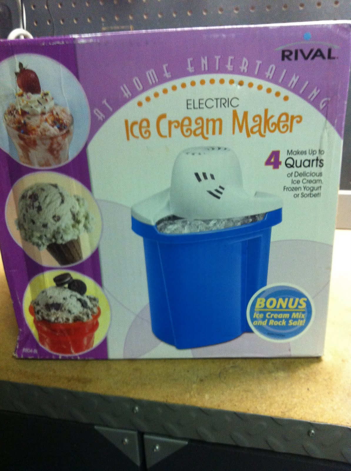 Online yard sale Ice cream maker brand new 25