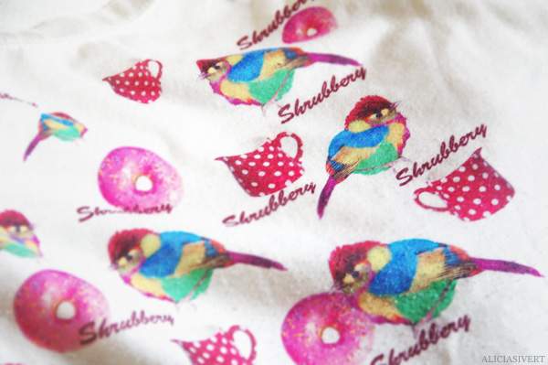 aliciasivert, alicia sivertsson, Shrubbery, t-shirt, bird, doughnut, dount, fågel, munk