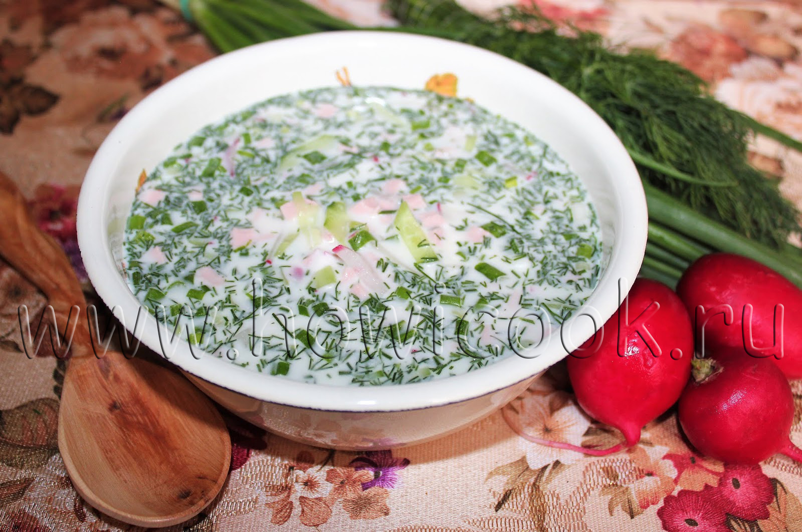 Сколько варить картошку для окрошки в кожуре. Сыворотка для окрошки. зелёный лук добавляют в окрошку. окрошка с курицей болгарским перцем и плавленным сыром на сыворотке. окрошка молоко и мандарин.