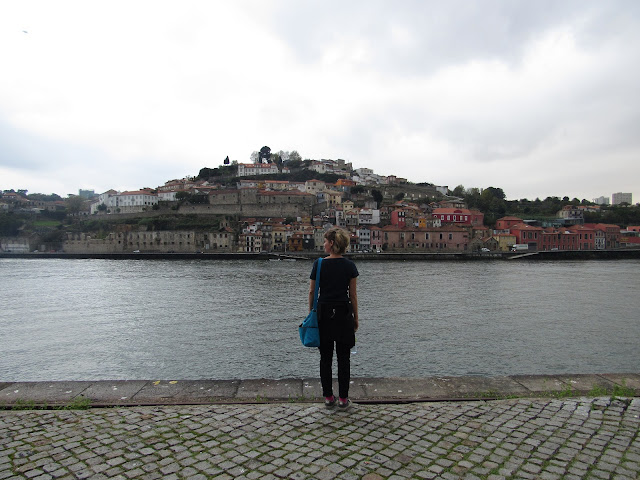 O Rio Douro e Vila Nova de Gaia - Parte dos fundos da Alfândega O que fazer no Porto, Portugal