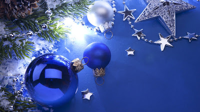 Postales navideñas con esferas y adornos