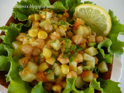 Quick salad of chickpeas, corn and variations
