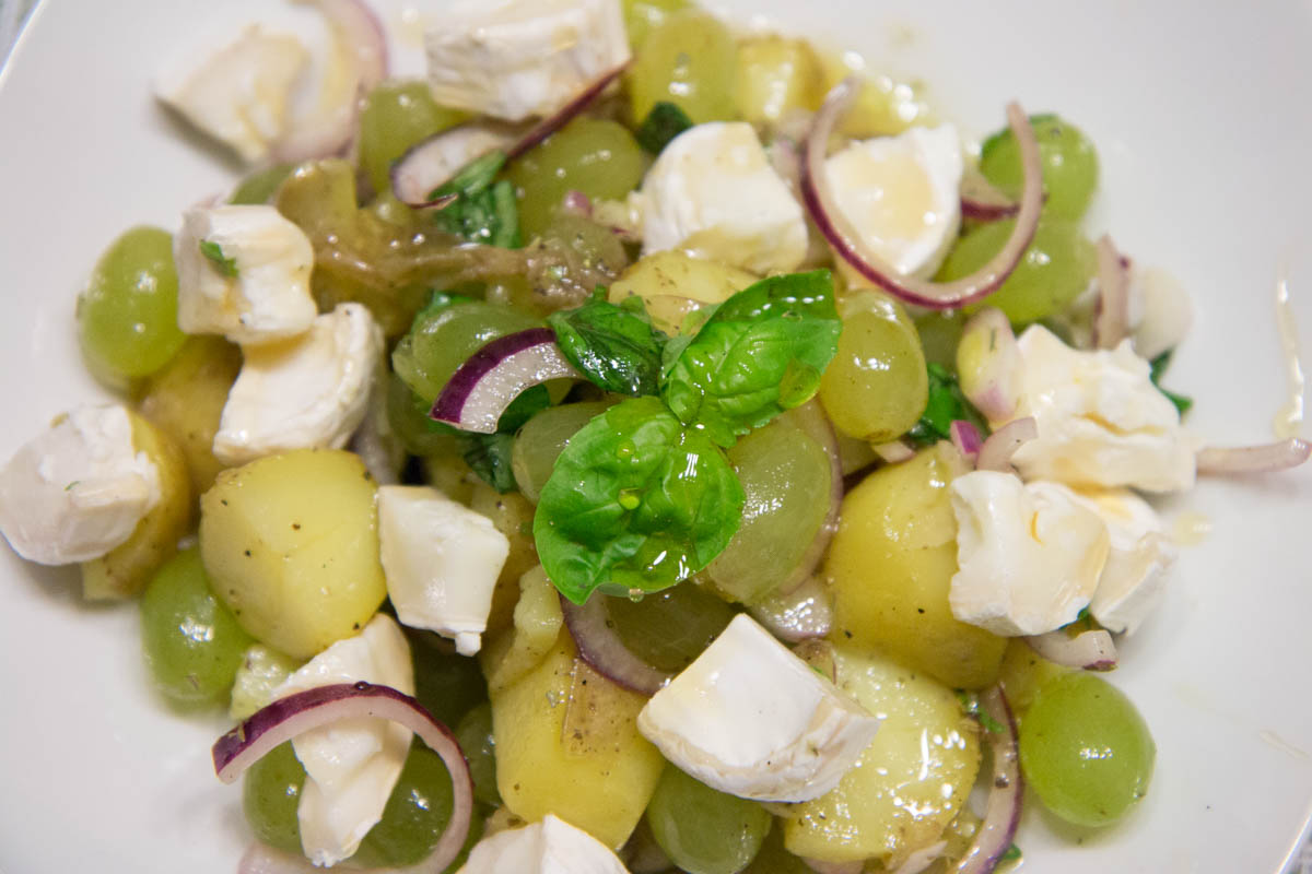 Ganz einfache Küche: Kartoffel-Trauben-Salat mit Ziegenkäse