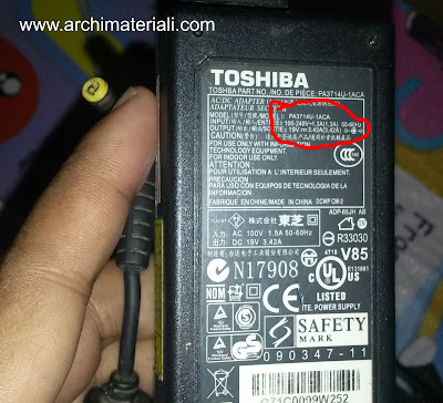 Tampilan Adaptor Charger Toshiba 19V dan 3,42A