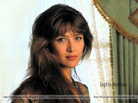 boobs sophie marceau, the world is not enough, sexy photo, अर्धनग्न ड्रेस वाली तस्वीर