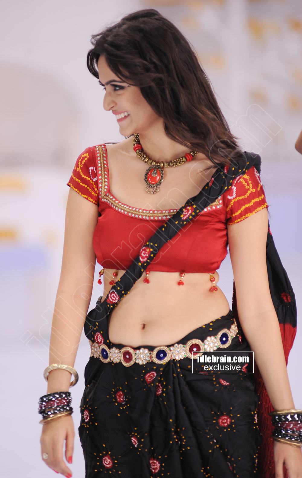 Tamil Actr Team Kriti Kharbanda Hot Red Saree Photos In Ongole Gitta