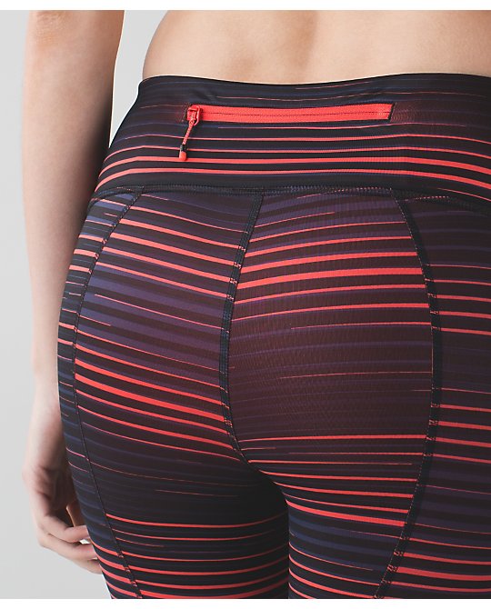 lululemon twisted-dune-alarming-pace-rival-crop