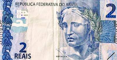A cédula de R$ 2 Reais simboliza o parcelamento e o atraso dos salários dos servidos públicos.