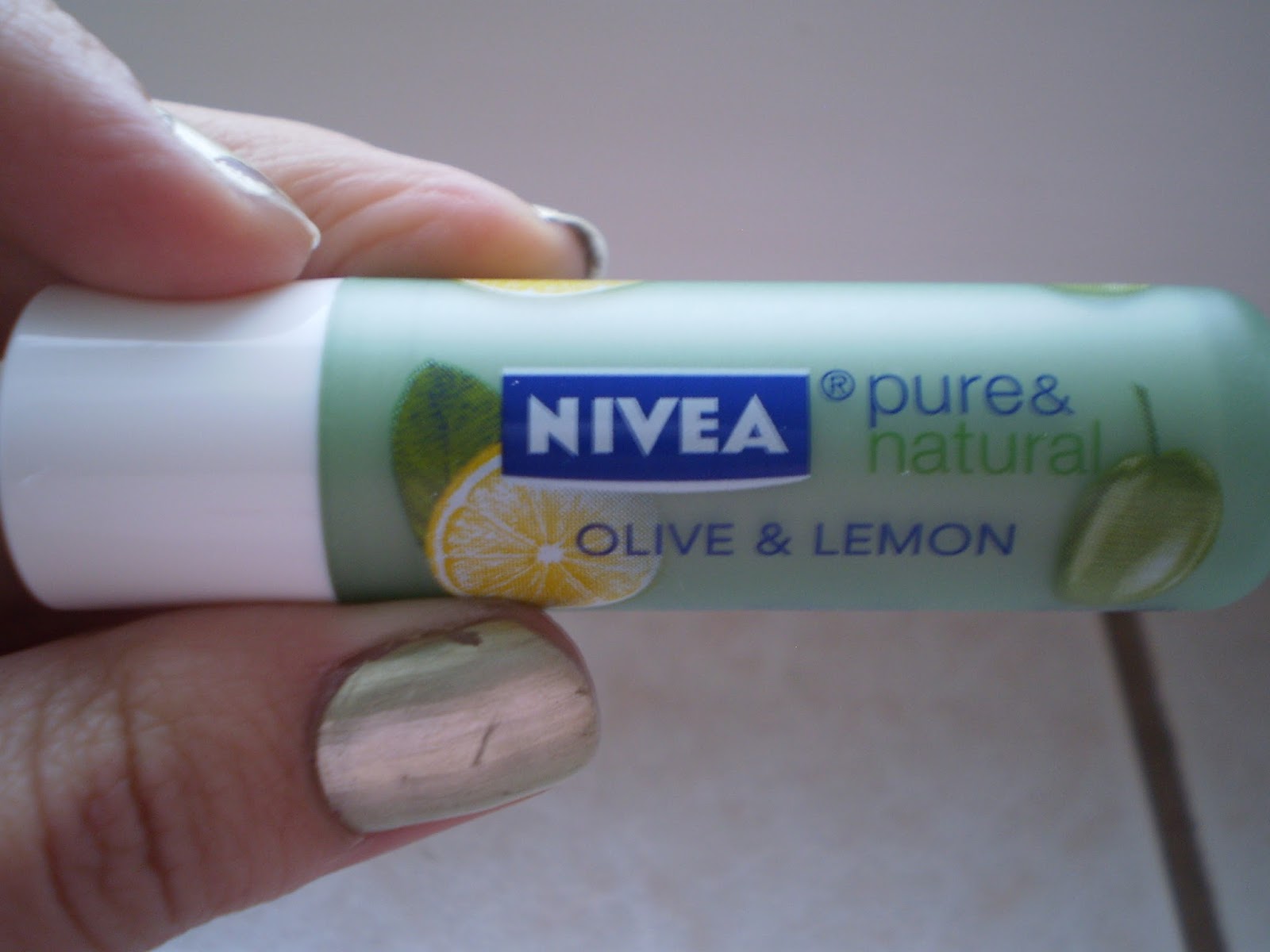 Pink Glamour Nivea Pure&Natural Olive&Lemon Lip Balm review