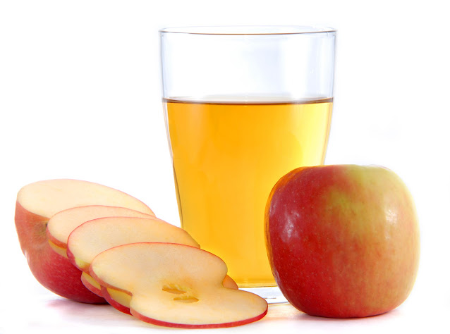 glass of apple cider vinegar