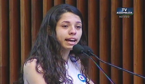 Estudante de 16 anos dá aula de cidadania à deputados do Paraná