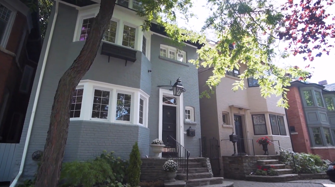 29 Photos vs. 17 Hawthorn Ave, Toronto, ON Interior Design Luxury Home Tour