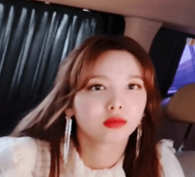 어제자 V앱 트와이스 나연 모모 다현 채영