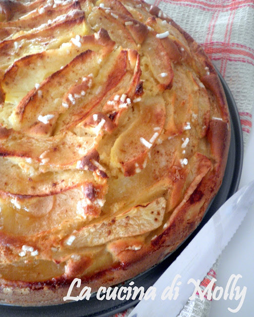 La cucina di Molly: TORTA ALLO YOGURT CON MELE E COCCO