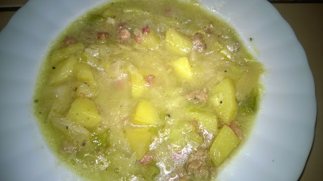 Krautsuppe auf dem Teller.