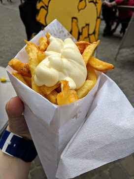 How to spend a 4 hour layover in Brussels: frites at Friterie Tabora