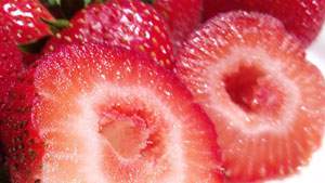 Buah Strawberry ampuh memutihkan gigi buah strawberry dapat memutihkan dan merawat gigi