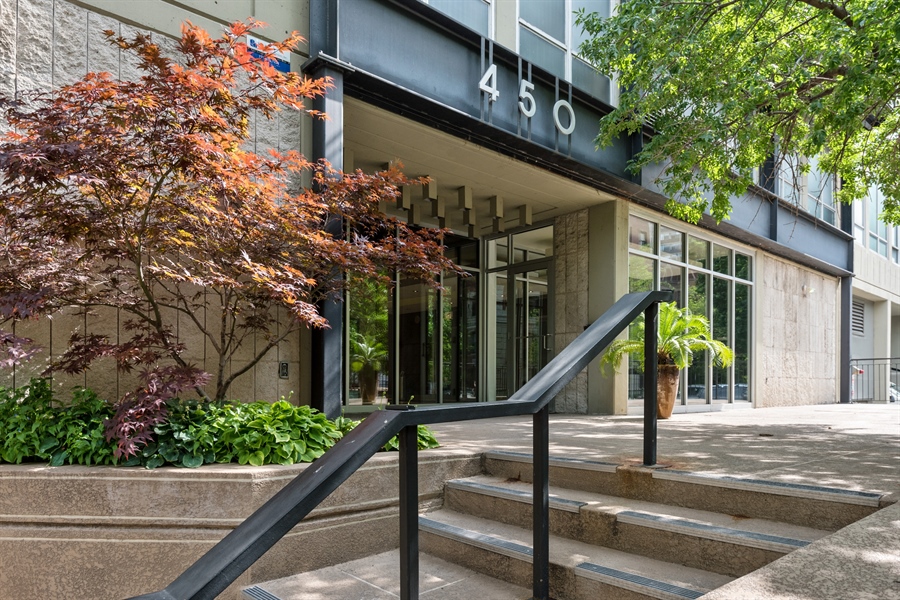 The Chicago Real Estate Local Video! Lake View East condo with pool