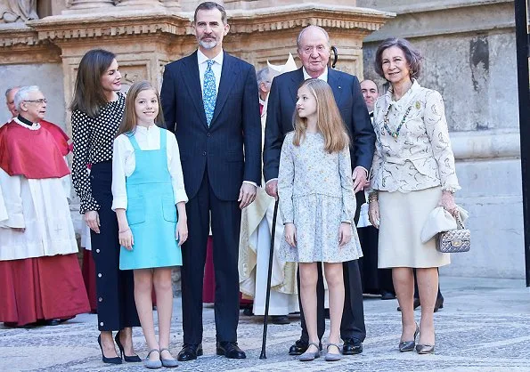 King Felipe, Queen Letizia, King Juan Carlos, Queen Sofia, Crown Princess Leonor and Infanta Sofía