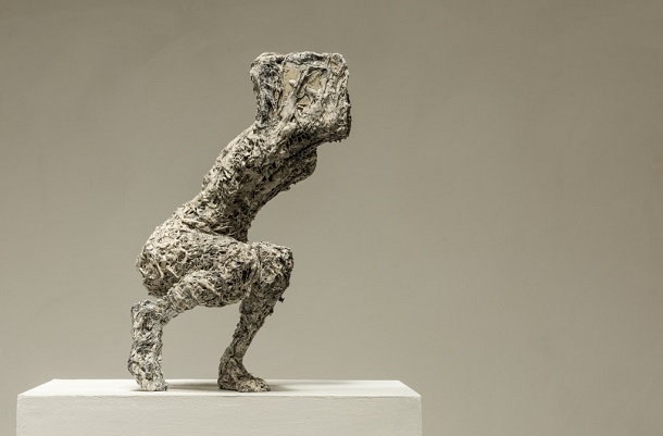 Anna Gillespie, "Boxed" - plaster, resin, mixed media | obras de arte, esculturas figurativas, art pictures, sculptures | Art Selecta Anna Gillespie, "Boxed" - plaster, resin, mixed media | obras de arte, esculturas figurativas, art pictures, imagenes bellas, sculptures, cool stuff