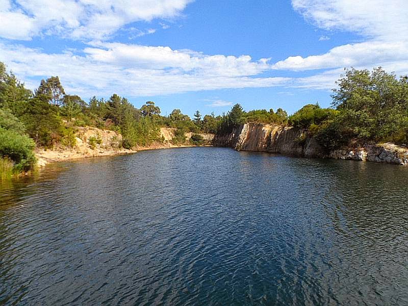 TRACKS, TRAILS AND COASTS NEAR MELBOURNE Devilbend Reservoir Park