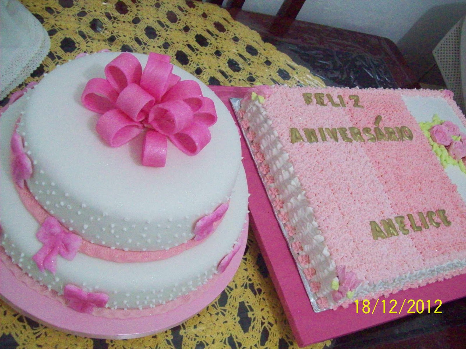 Nanda Bolos Bolos decorado com pasta americana e chantilly