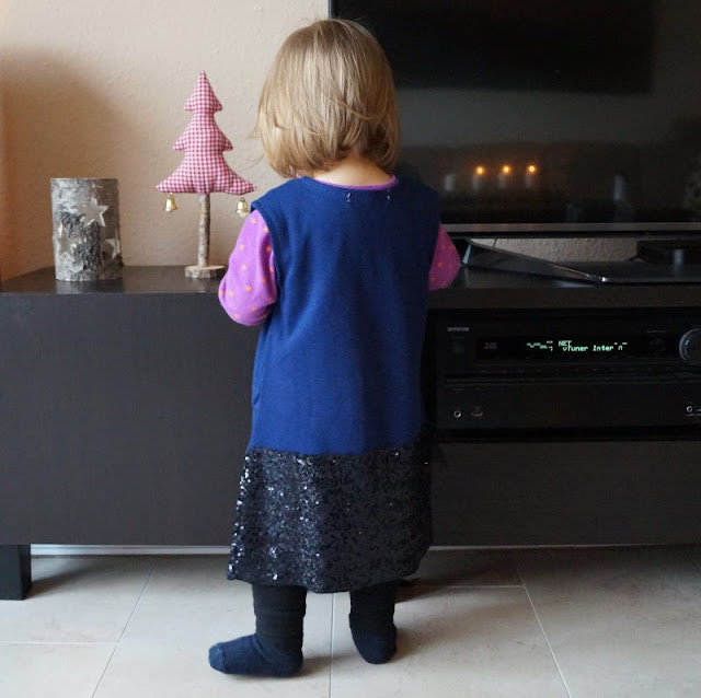Lia Bach Kindermode Kleid Mädchen Pailetten blau Glitzer