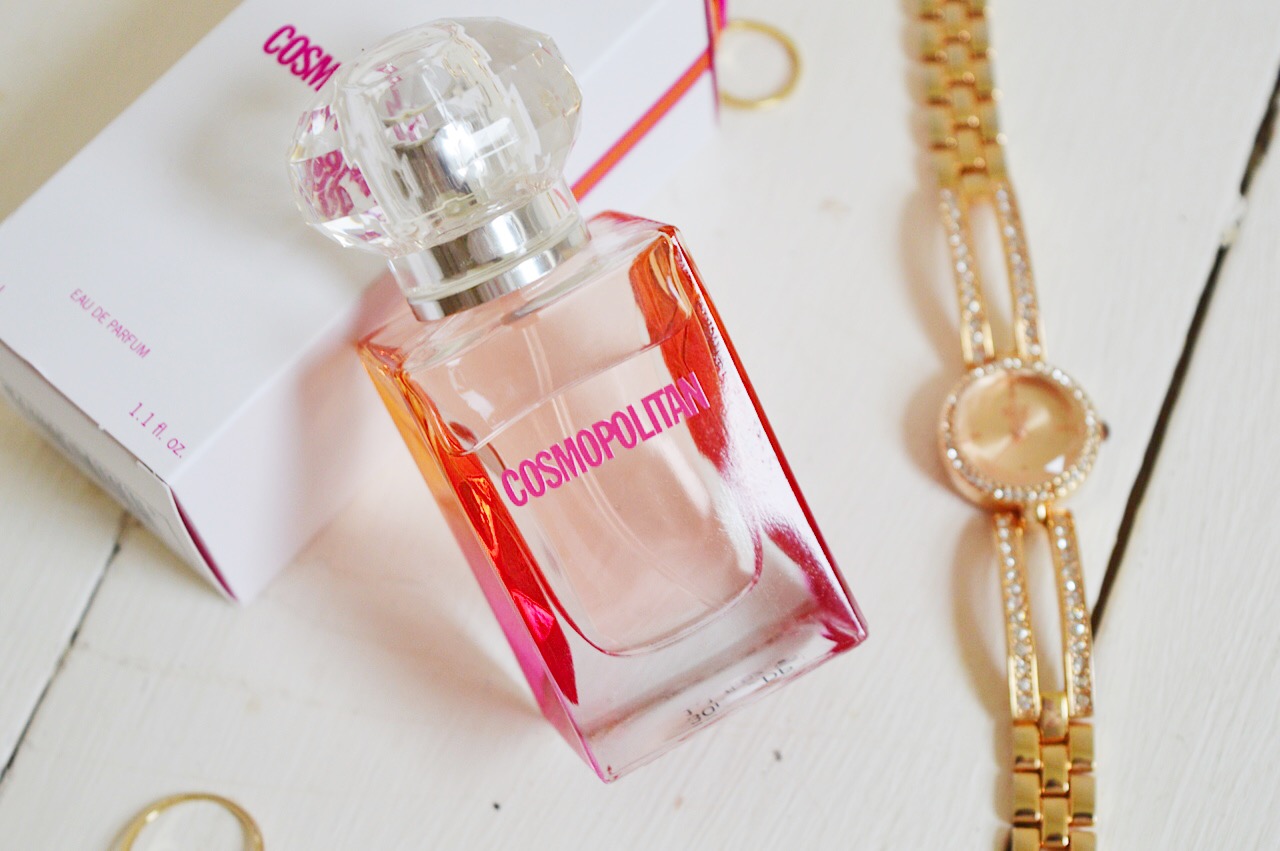A review of the debut fragrance by Cosmopolitan, FashionFake, beauty bloggers