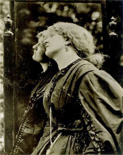 Dante Gabriel Rossetti - Fanny Cornforth - Photograph Dante Gabriel Rossetti - Fanny Cornforth - Photograph