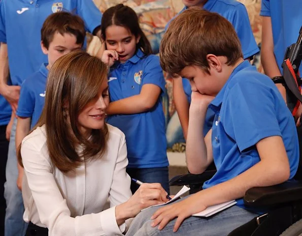 Queen Letizia met with representatives of Club Estudiantes and their Foundation (Fundación Estudiantes) at Zarzuela Palace