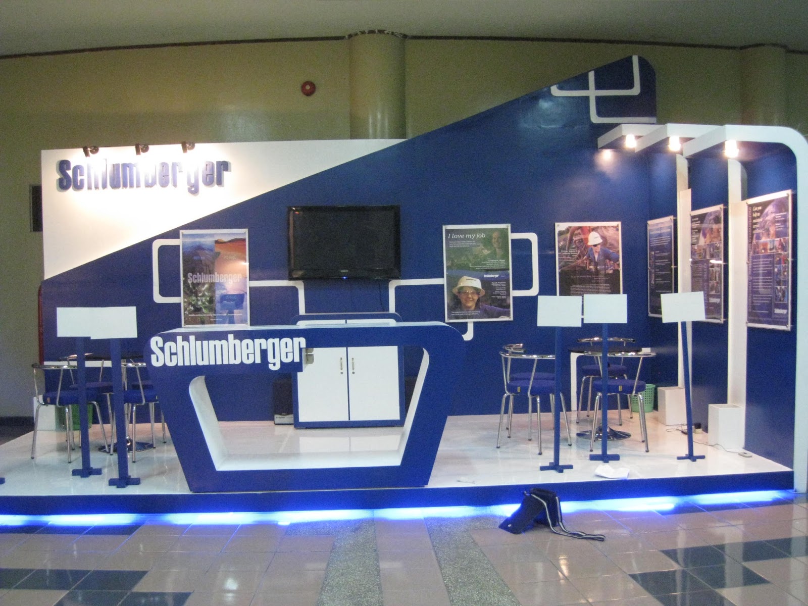 DESAIN STAND PAMERAN SEDERHANA