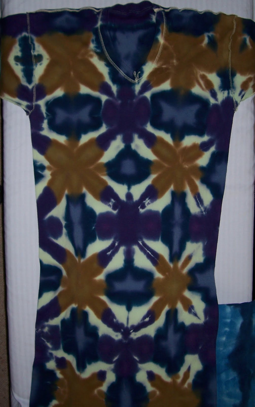 how to make a tie dye flower shirt