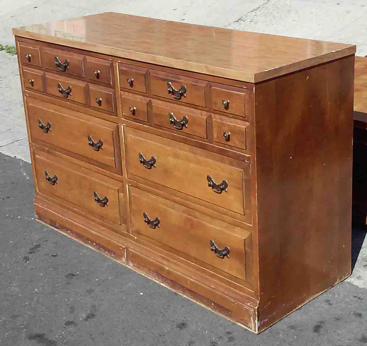 UHURU FURNITURE & COLLECTIBLES SOLD Maple 6 Drawer Chest Of Drawers 65