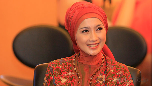 Gaya Terbaru 42+ Model Jilbab Desy Ratnasari