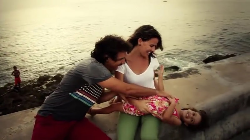 Roberto Carcassés - ¨Viene y va la felicidad¨ - Videoclip - Dirección: Andros Barroso. Portal Del Vídeo Clip Cubano - 06 Roberto Carcassés - ¨Viene y va la felicidad¨ - Videoclip - Dirección: Andros Barroso. Portal Del Vídeo Clip Cubano - 06