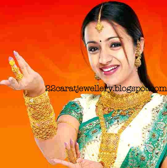 Trisha%252Bin%252Bgold%252Bjewellery.jpg