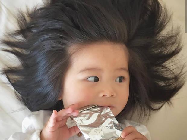 كيف تمكنت هذه الرضيعة اليابانية من الحصول على شعر كثيف جداً 
