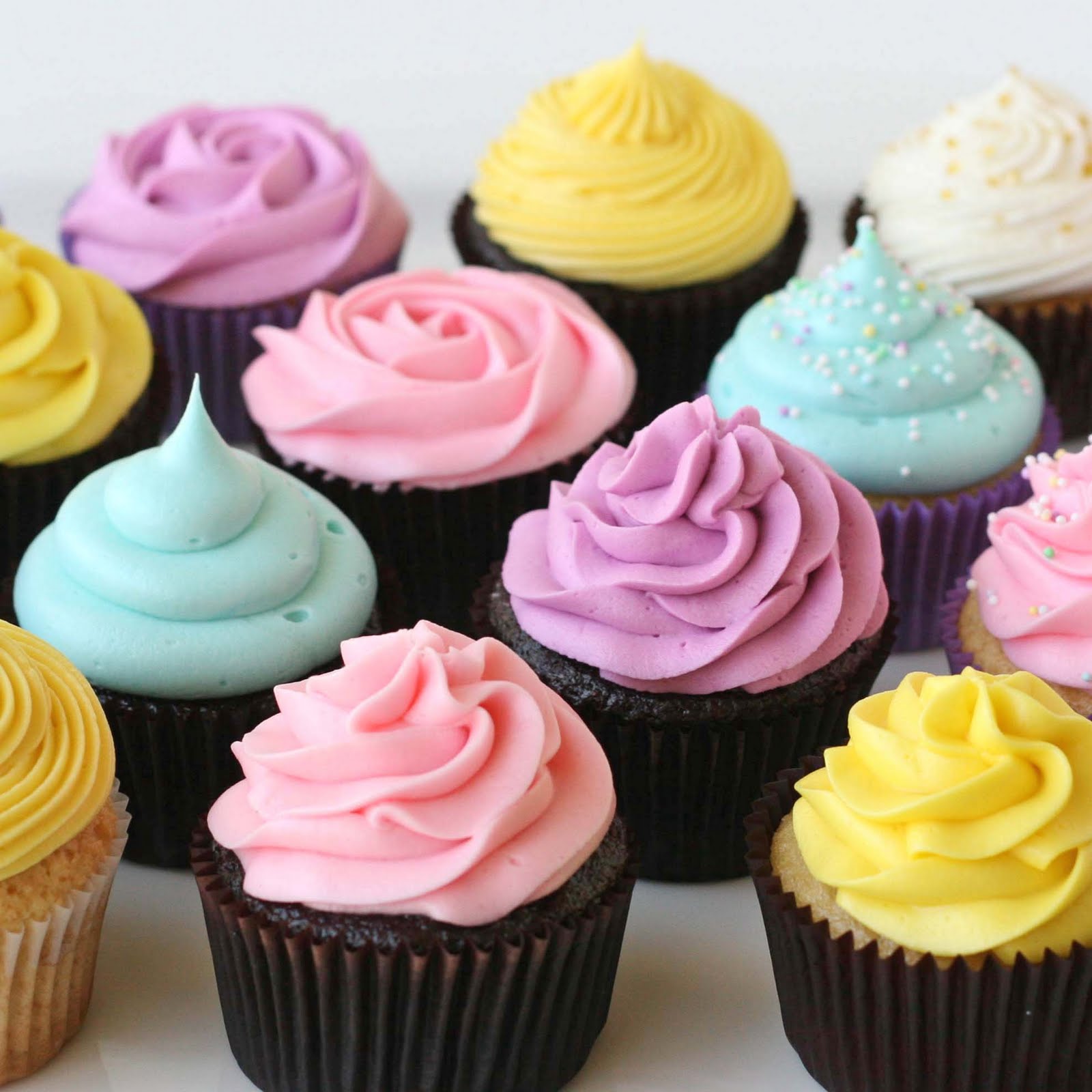 vanilla cupcakes with buttercream frosting